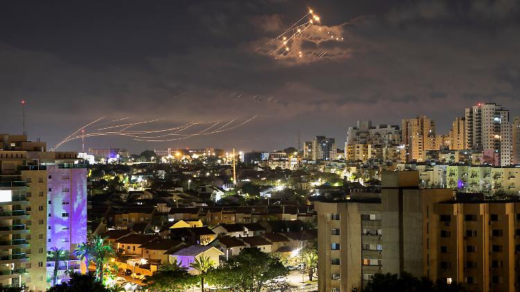 来自加沙地带的四枚火箭被铁穹系统击退