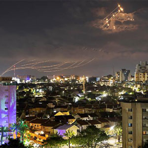 来自加沙地带的四枚火箭被铁穹系统击退