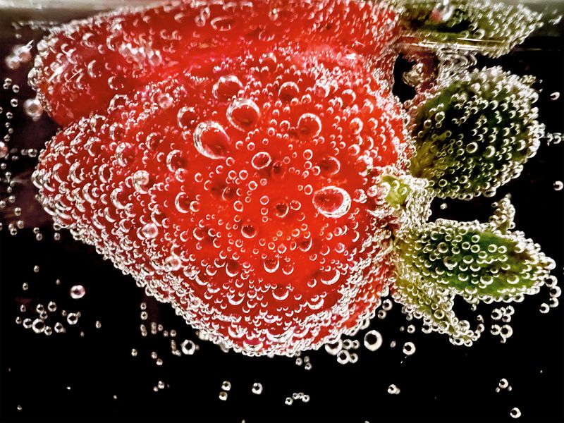 '苏打水里的草莓'，作者Ashley Lee，来自美国旧金山。