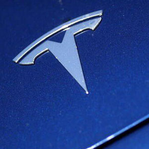 研究人员称特斯拉汽车蓝牙锁易受黑客攻击