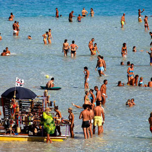 到 2024 年底，意大利的海滩酒吧执照将被抢购一空