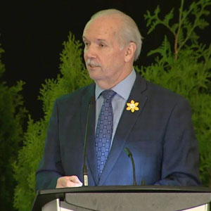 不列颠哥伦比亚省省长John Horgan在温哥华的一个林业大会上发言。