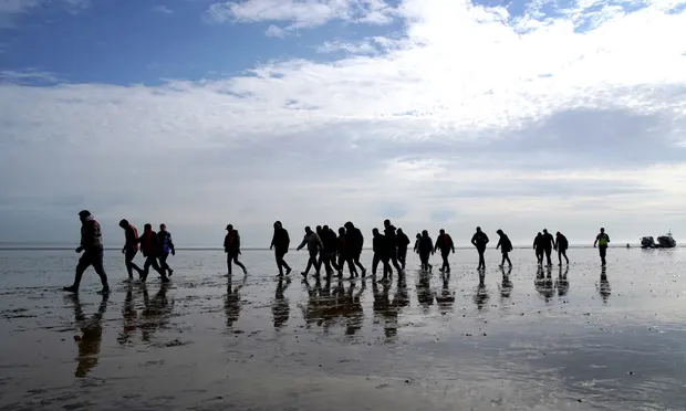 内政部扣留所有计划送往卢旺达的寻求庇护者