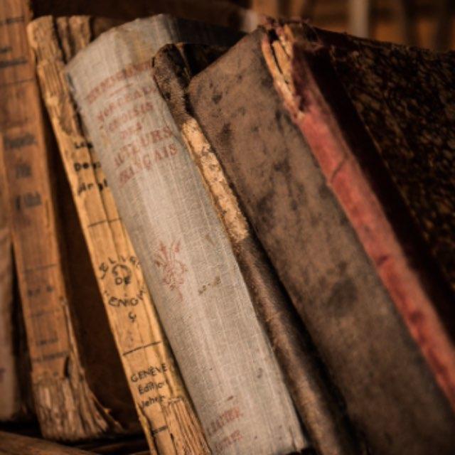 没有一本出土的古希腊时期的书上写着「亚里士多德」这个名字，这是否证明古希腊没有亚里士多德？