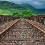 铁轨旁的这个是什么啊？