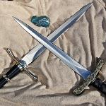 为什么日本刀是弯的，就没人想把它掰直么？