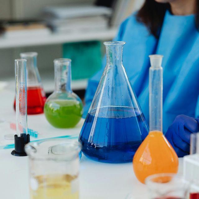 氦为什么不能形成化合物?