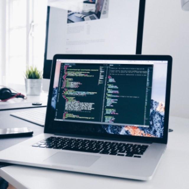 C 语言本身是用什么语言写的？