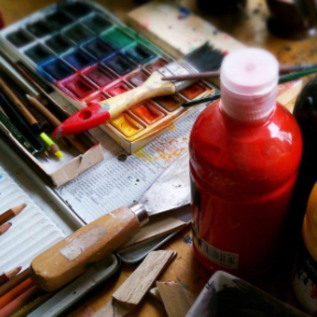 有哪些描绘历史上著名战役或军队日常的画作？