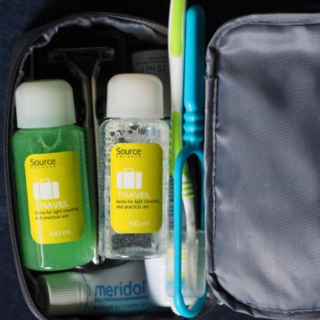 为什么沐浴露洗完澡身体是滑的，而香皂洗完身体是干的？