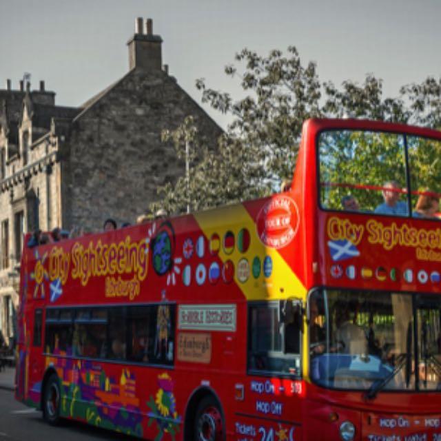 既然公交车的上客门设计在车的最头,为什么下客门不设计在最末尾?