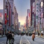 70 亿人挤在同一个地方同时跳起来，地球会发生什么变化？