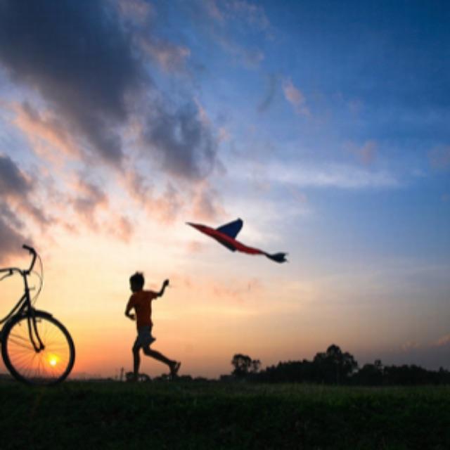 放风筝时风筝线是弯曲的,这条曲线长什么样呢?