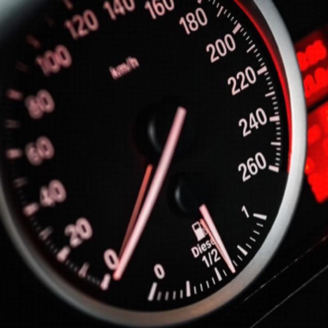 猛踩油门 VS 慢慢开车，哪种驾驶习惯更伤车？