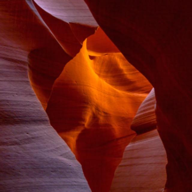 有哪些看起来简单的物理现象需要用非常高深的物理理论来解释?