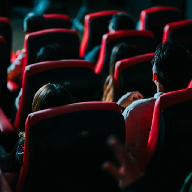 一部电影创作过程中，导演的作用是什么？