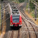 为什么火车厕所里面的排泄物全部要排到铁轨上？