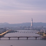 为什么被江河穿过的城市多数河两岸发展不均衡？