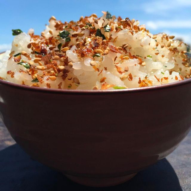 为了吃掉碗中最后一粒米所消耗的能量和这粒米所能提供的能量哪个多？