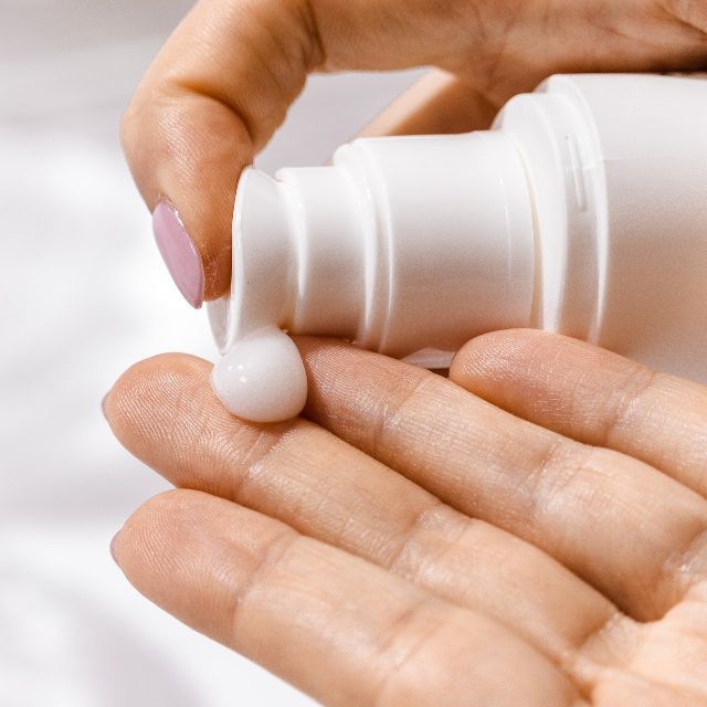 防晒说明书建议每隔 2-3 小时补涂防晒,有科学依据吗?