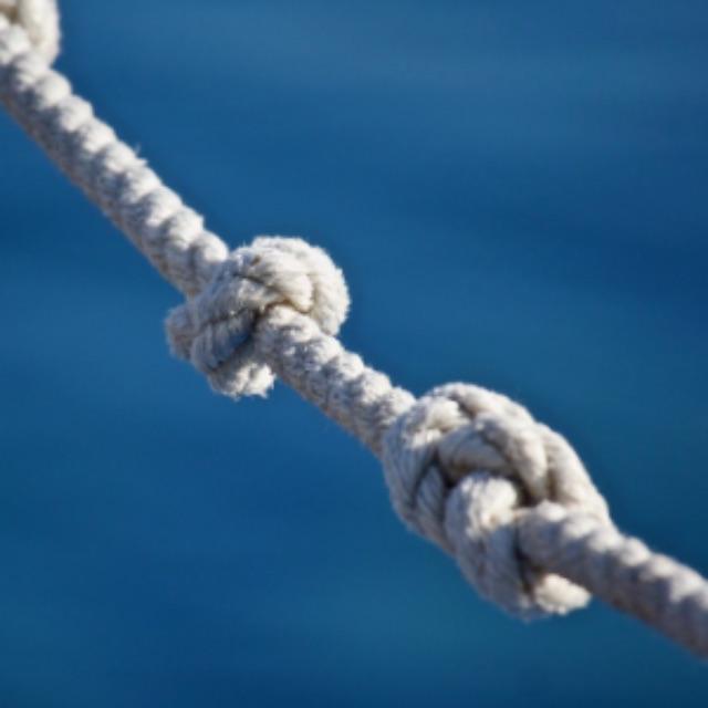 一个绝对光滑的绳子能打死结吗?
