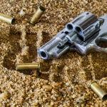 从医学的角度看，朝人的太阳穴打一枪头部会发生什么？