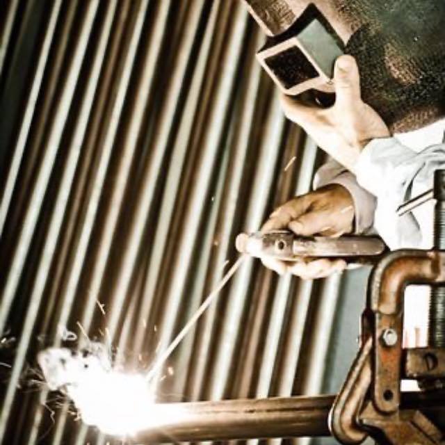 如果在太空中焊电焊，会有火星子飞出吗？