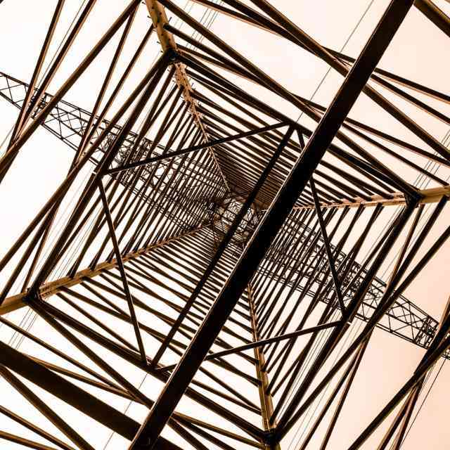 既然日常中用的是交流电，那为什么还有火线、零线之分？