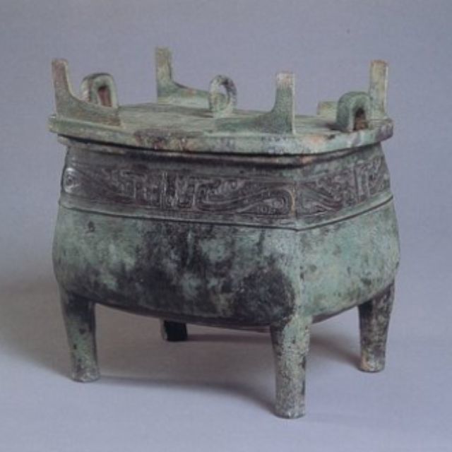 为什么博物馆里青铜器古董的铜锈有红色、紫色等各种鲜艳的色泽?