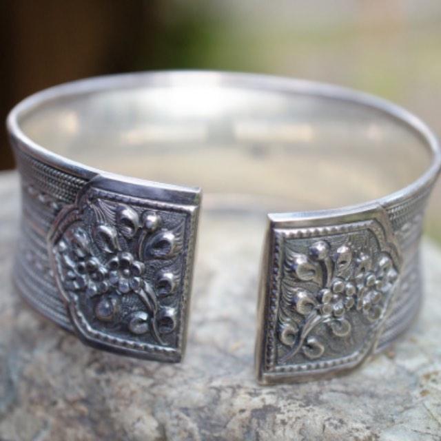 为什么南方少数民族喜欢佩戴银饰？