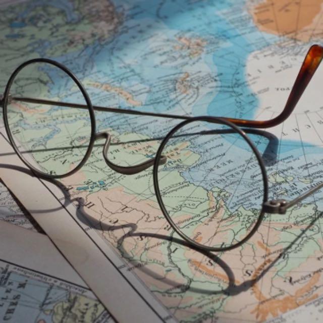 想写科幻小说，可以提供一个奇特的星系作为故事发生场景吗？