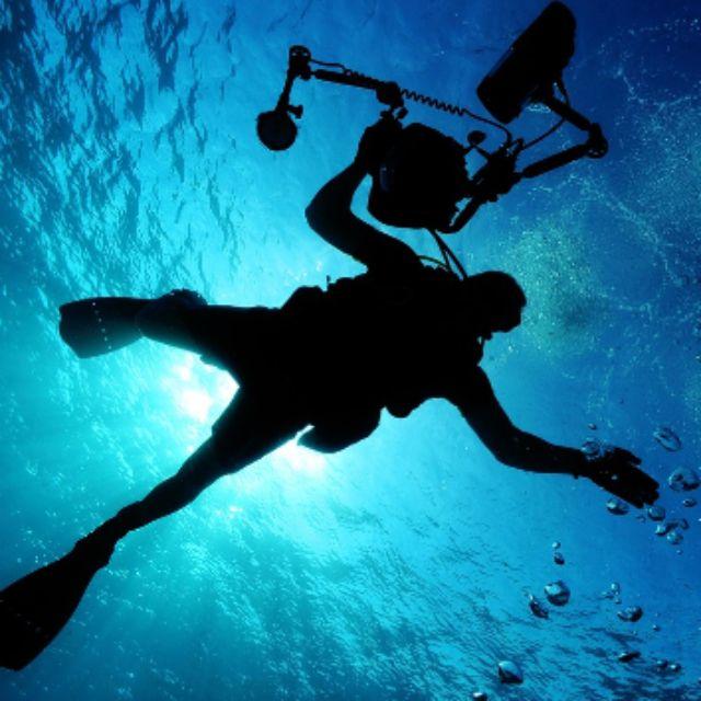 潜水时被别人关掉气瓶应如何处理？