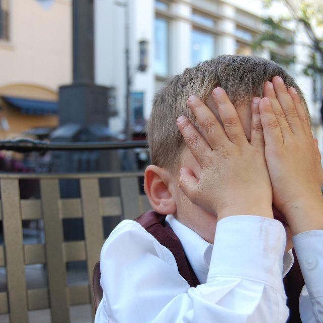 「尴尬」是否是人类所独有的一种其他任何动物都没有的情绪？