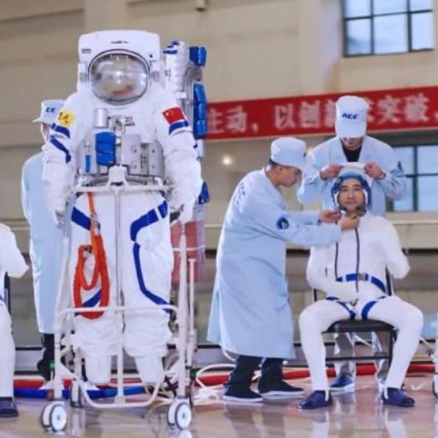 孩子问「我国的航天服和国外的一样吗,有没有哪些区别?」,该如何回答?