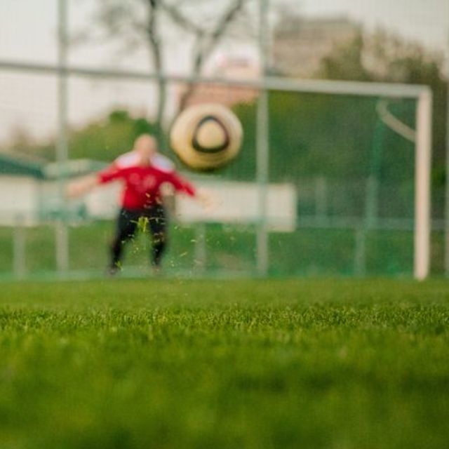 足球的最佳射门位置到底在哪里?