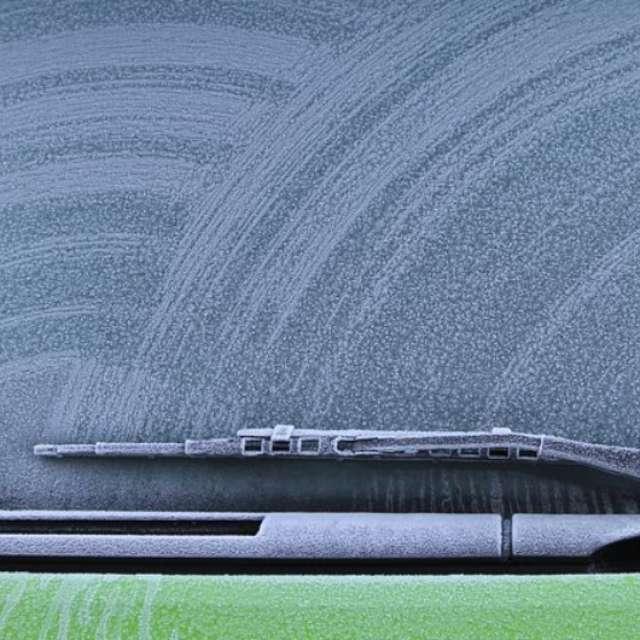 为什么汽车前挡的雨刷都是左右方向的？不能是上下方向的？