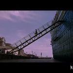 《海上钢琴师》里的 1900 为什么不下船？