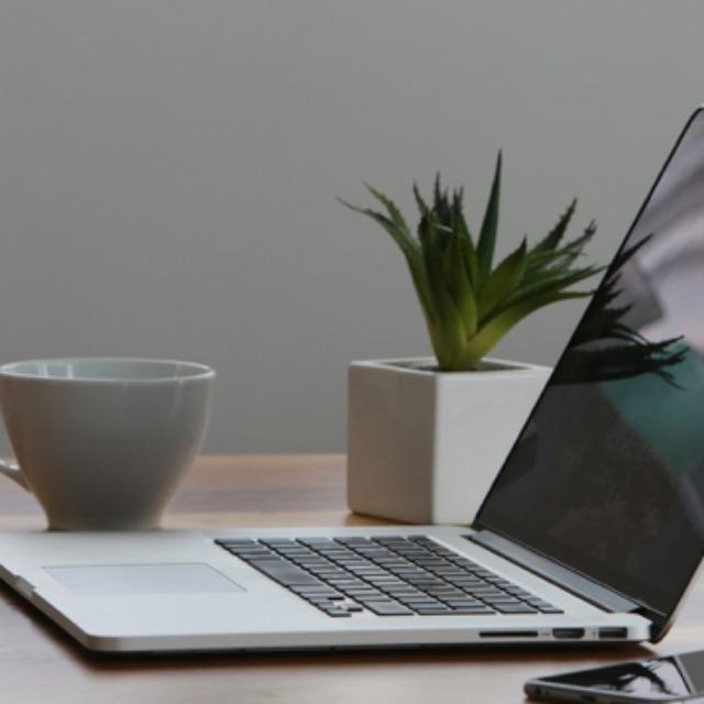 为什么过去的书桌上总会压一块玻璃，而现在家里的桌子上却很少有玻璃了？