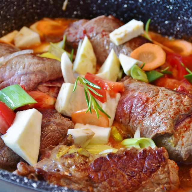 为什么炖肉的时候要去血水来去腥，而烤肉时不用？