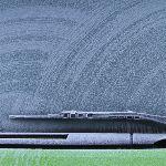 为什么汽车前挡的雨刷都是左右方向的？不能是上下方向的？