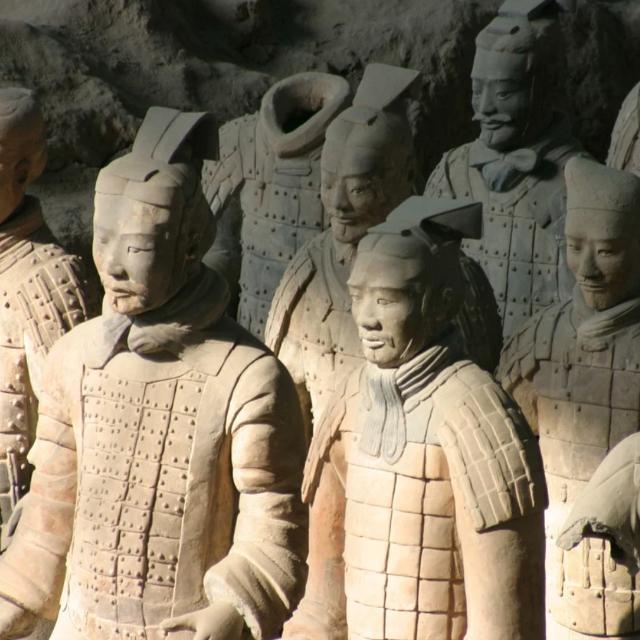 秦朝的士兵真的像兵马俑一样平均身高 1.8 米吗？