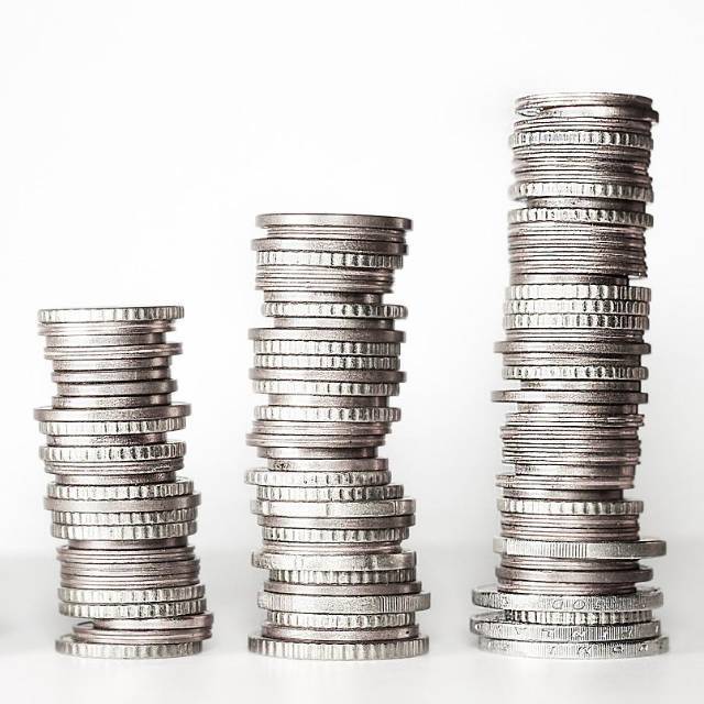 价值理论是用来解释相对价格理论的，还是解释货币（总量）的理论？