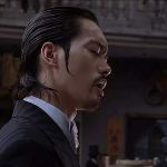 周星驰的《功夫》中，病怏怏的琛哥为什么能当上斧头帮的老大?