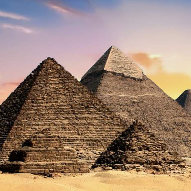 古埃及是怎么养活十万金字塔建造者的？