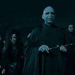 《哈利波特》最后一部，为什么食死徒看到哈利没死后会纷纷逃跑？