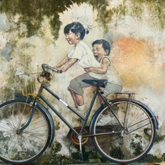 建国时期影视剧骑自行车都先滑行一段再迈步上车的。现在大家骑车为什么不用这种方式了?