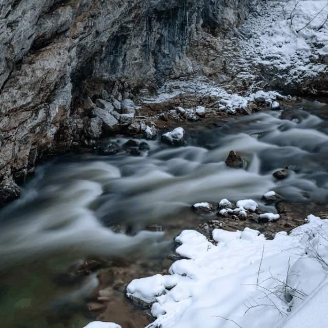 《水浒传》中林冲真的窝囊吗？