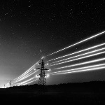 为什么用电器两端电压不能超过电源电压?