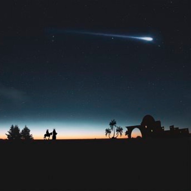 地球为什么能安然穿过彗星的尾巴？