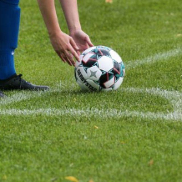 为什么足球比赛中,丢球的时候很少有人怪罪守门员?